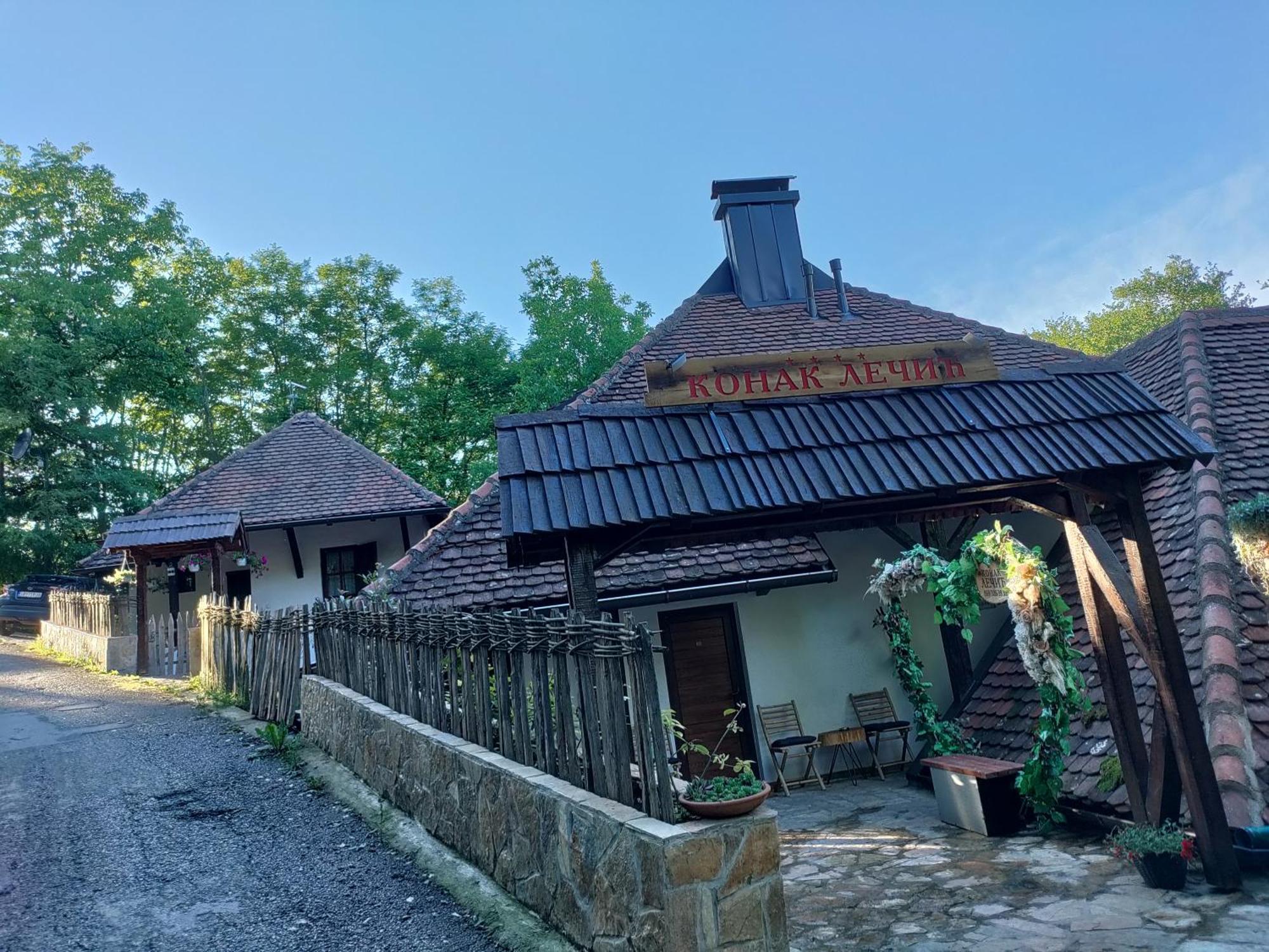 Aparthotel Konak Lecic Trsic Exteriér fotografie